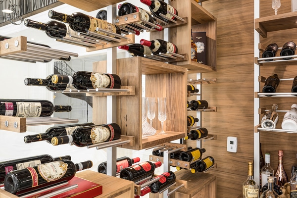 Modèle de support à bouteilles pour collectionneurs de vin
